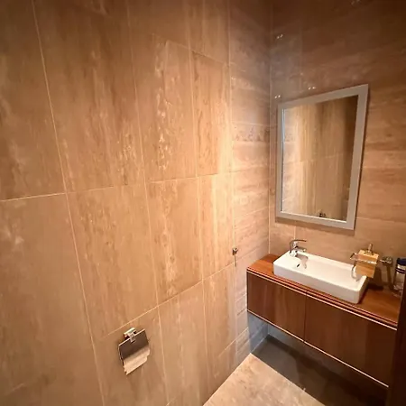 Skyhouse Superior Penthouse &