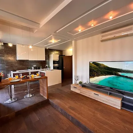 Skyhouse Superior Penthouse &