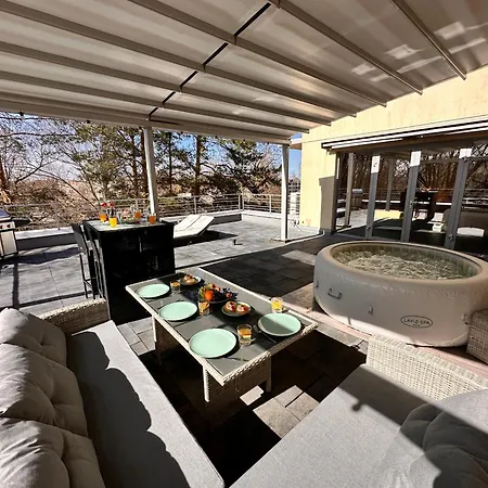 Skyhouse Superior Penthouse & Apartment *